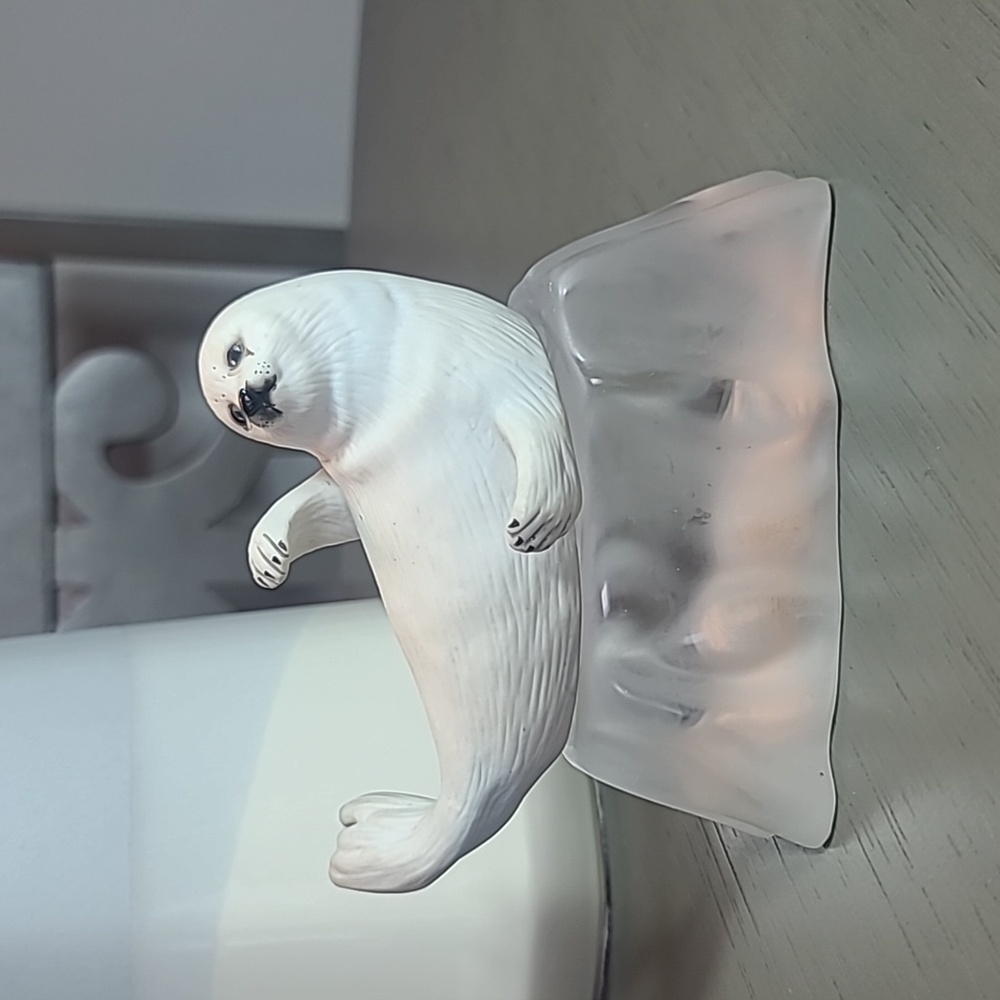 Franklin Mint Snow Pup White Seal Figurine on Ice Base